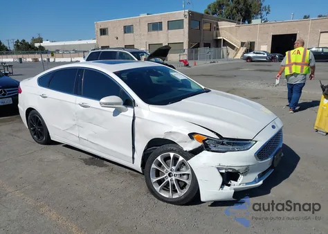 2020 Ford Fusion Plug-In Hybrid Titanium from USA, damaged, VIN 3FA6P0SU0LR181486